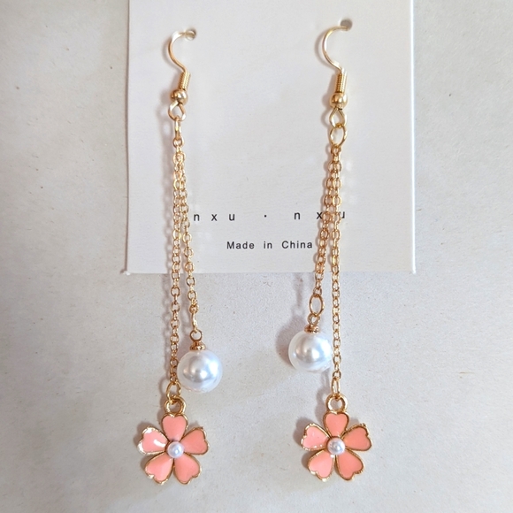 Earrings - Dangling flower and pearl - Picture 1 of 1